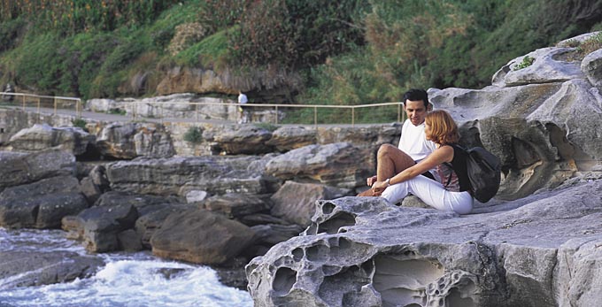 Bondi Beach, Sydney - coastal rocky coastline bushwalking
