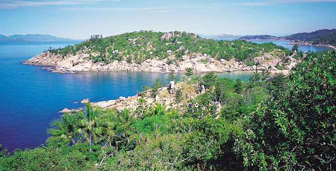 Magnetic Island, Townsville - landscape coastal islands rocky coastline