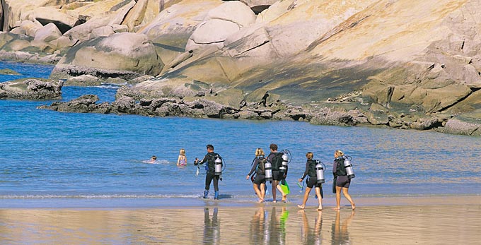 Magnetic Island, Townsville - beach coastal islands rocky coastline diving swimming
