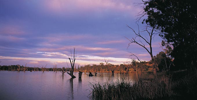 Loch Luna, Riverland