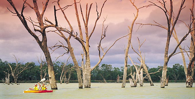 Loch Luna, Riverland