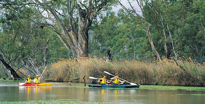 Loch Luna, Riverland