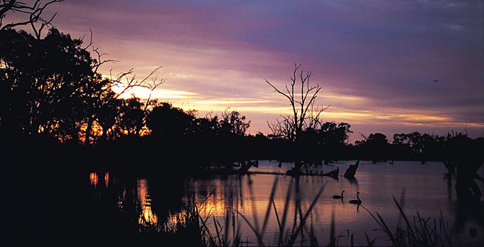 Loch Luna, Riverland