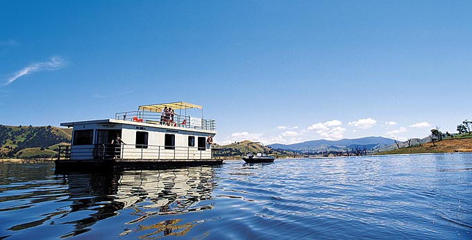 Lake Eildon National Park, Victoria's High Country - lake boating