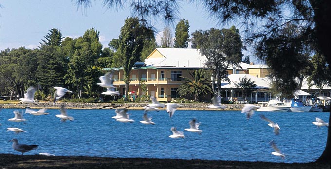 Mandurah, Experience Perth - bay/harbour coastal