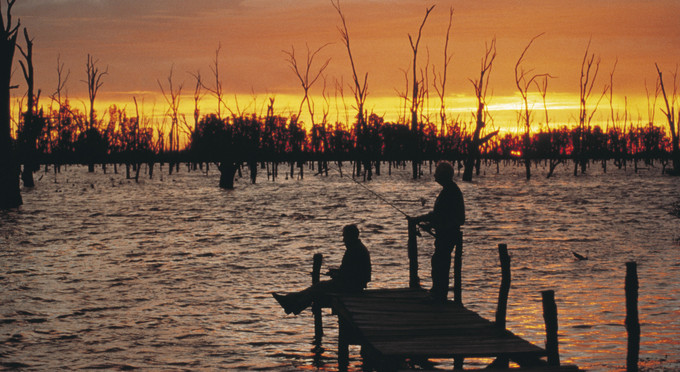 Mulwala, The Murray - sunrise/sunset lake fishing