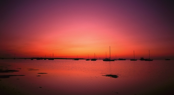 Brisbane - sunrise/sunset bay/harbour coastal islands boating sailing