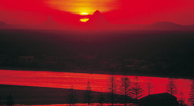 Glasshouse Mountains, Sunshine Coast - landscape sunrise/sunset coastal mountains