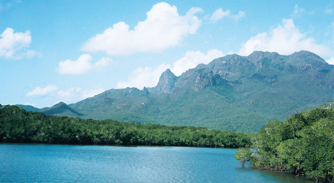 Bowen, Whitsundays - coastal mountains river/creek