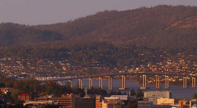 Hobart, Tasmanias South - bay/harbour coastal city
