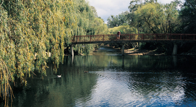 Bright, Victoria's High Country - gardens parks river/creek
