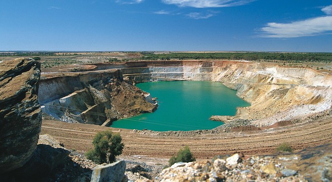 Australias Golden Outback - lake outback industry