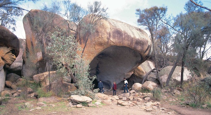 Hyden, Australias Golden Outback - outback bushwalking