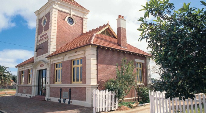Merredin, Australias Golden Outback - architecture heritage